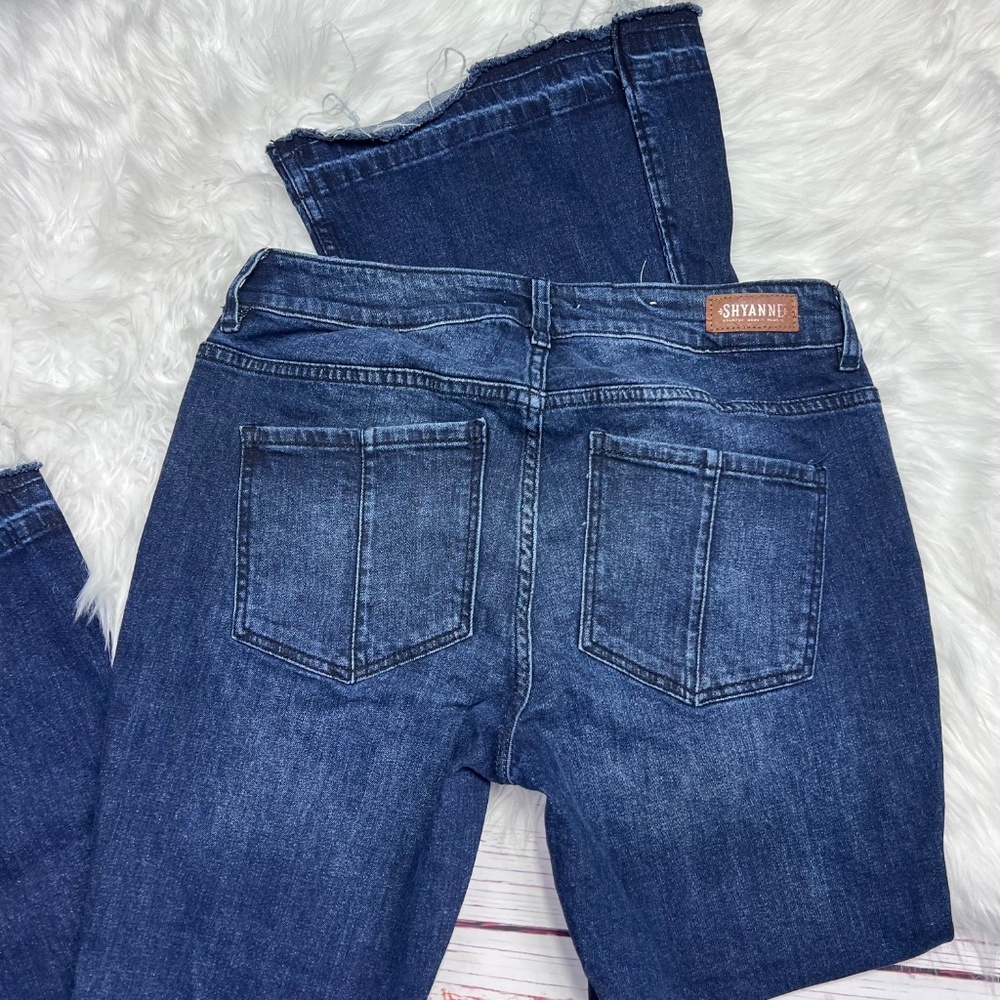 👖|•SHYANNE•| Dark Wash Flare Jeans Size 31👖 - Picture 5 of 7